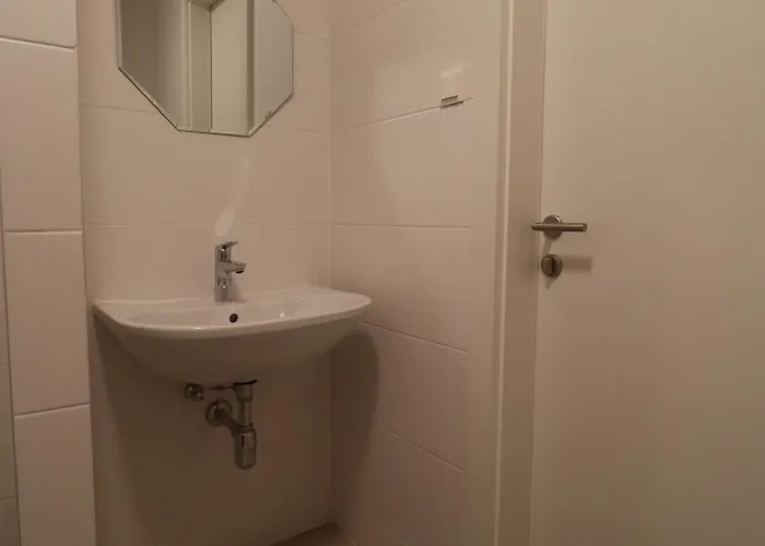 Wohnflair Mit Balkon T25 Bécs